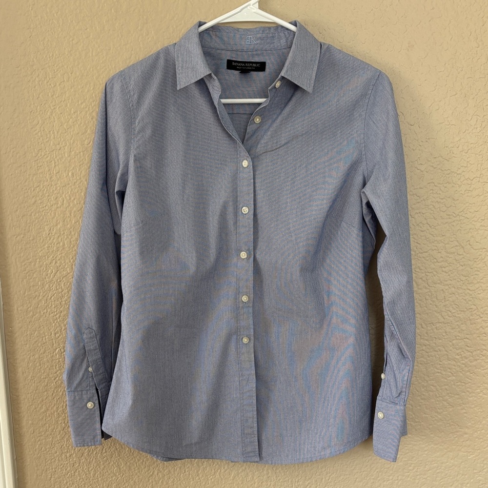 Banana Republic Ladies Riley button down Shirt size 8p